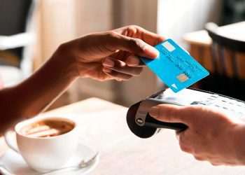 Europa e EUA são os locais preferidos dos brasileiros para compras com cartão