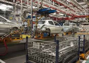 Produção de veículos aumenta 7,4% no mês de outubro, diz Anfavea