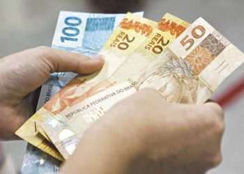 Mais consumidores vão guardar ou investir o 13º em 2020, mostra pesquisa