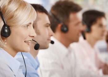 Consumidores preferem conversar com pessoas a interagir com robôs no SAC