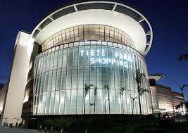 Tietê Plaza Shopping incentiva solidariedade e leva Papai Noel às casas dos clientes