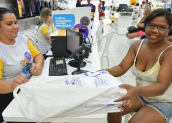 Setor de serviços tem leve recuperação depois de dois meses seguidos de queda