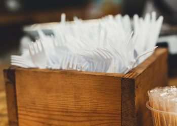 Copos, pratos e talheres de plástico estão proibidos em São Paulo