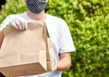 Muito além do almoço: delivery continua em alta e cresce até no setor de moda