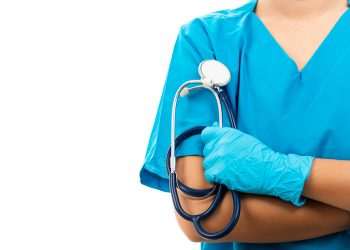 Em meio ao aperto na renda, setor de saúde lança opções de baixo custo