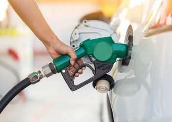 Litro da gasolina fica acima de R$ 5 pela primeira vez na média nacional