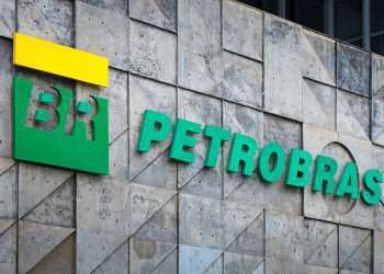 Petrobras afirma que vai continuar a seguir preço internacional do petróleo
