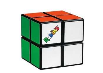 Nova campanha do McLanche Feliz aposta na nostalgia do cubo mágico