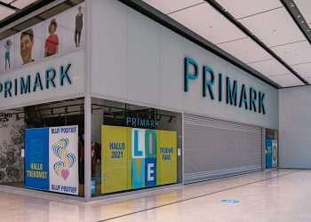 Mesmo com lojas fechadas, britânica Primark não se rende ao e-commerce
