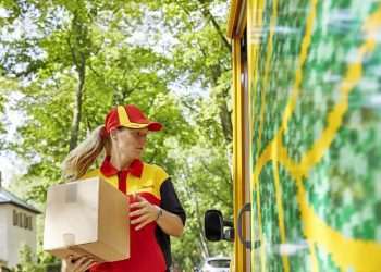 Sustentabilidade: DHL Group investe € 7 bilhões em logística neutra até 2030