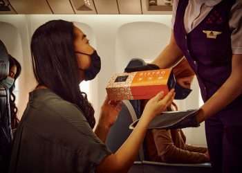 Delta volta a oferecer serviço de bordo