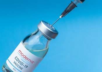 FDA permite que vacina seja mantida em temperatura ambiente por 24h, diz Moderna