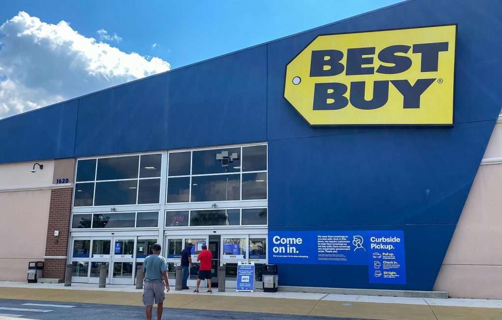 Best Buy promove sorteios para incentivar vacinação de funcionários