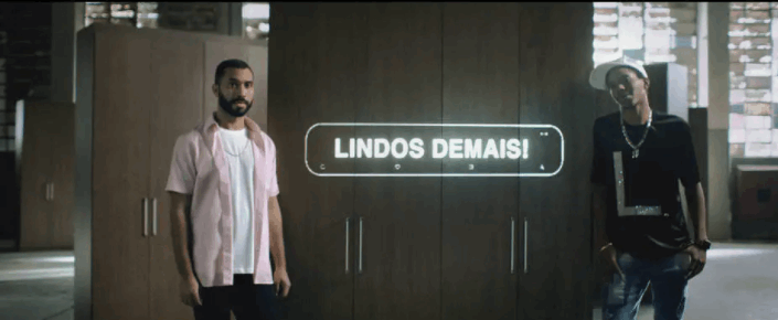 Casas Bahia lança campanha com Gil do Vigor e Lucas Penteado