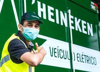 Heineken inicia projeto com caminhões elétricos em São Paulo e Salvador