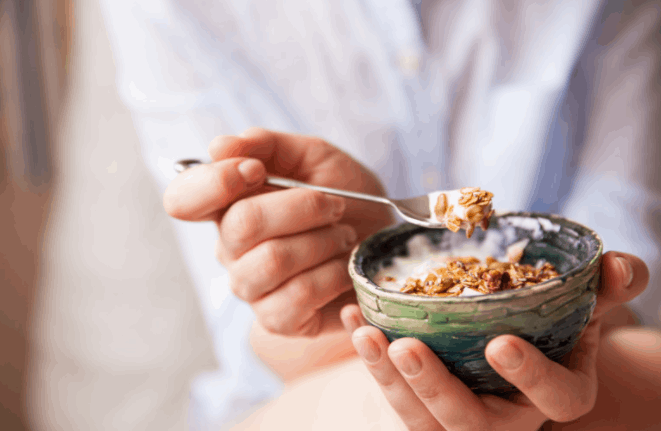 Danone capacita varejo com conteúdo sobre categoria de bebidas vegetais