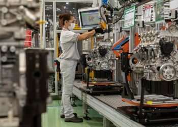 Fiat volta a dar férias, Volks para turno no ABC e Hyundai retoma em Piracicaba