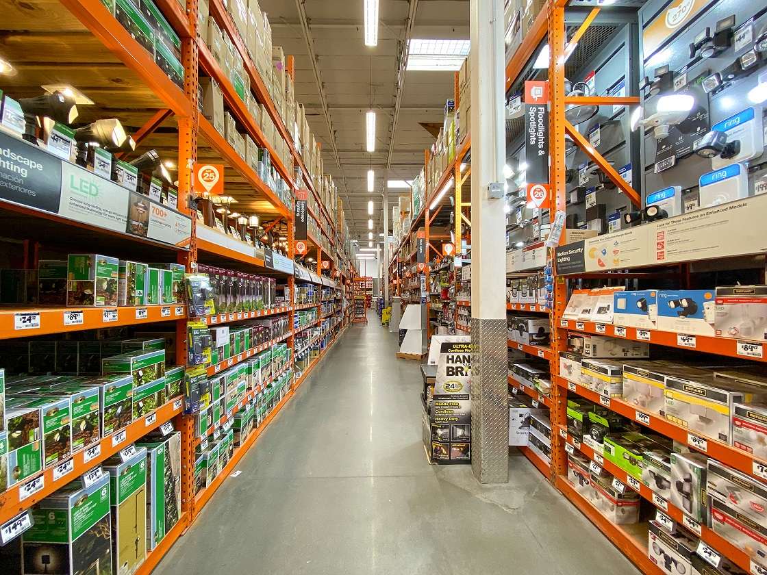 Varejista The Home Depot sobe no ranking dos 100 maiores dos EUA