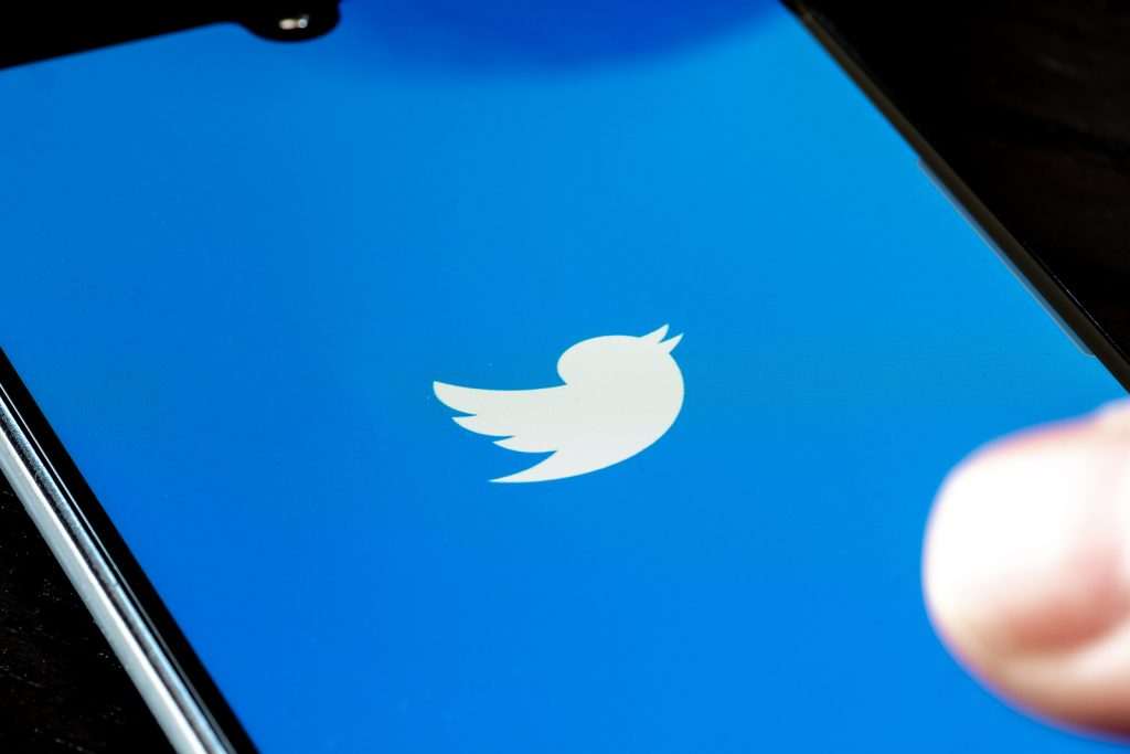 Pesquisa mostra que presença no Twitter potencializa vendas online