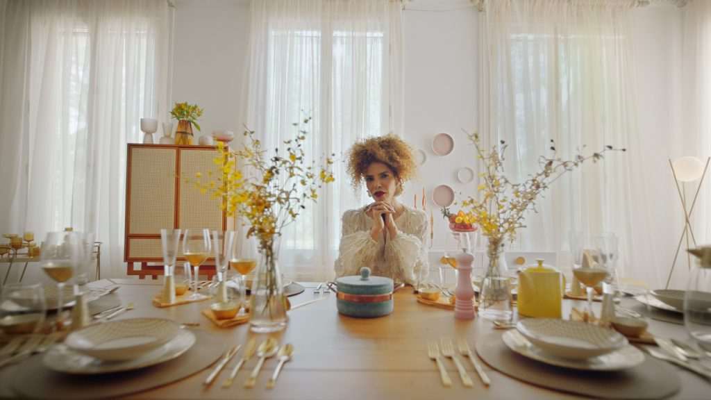 Westwing lança clipe-commerce de Vanessa da Mata com catálogo de produtos