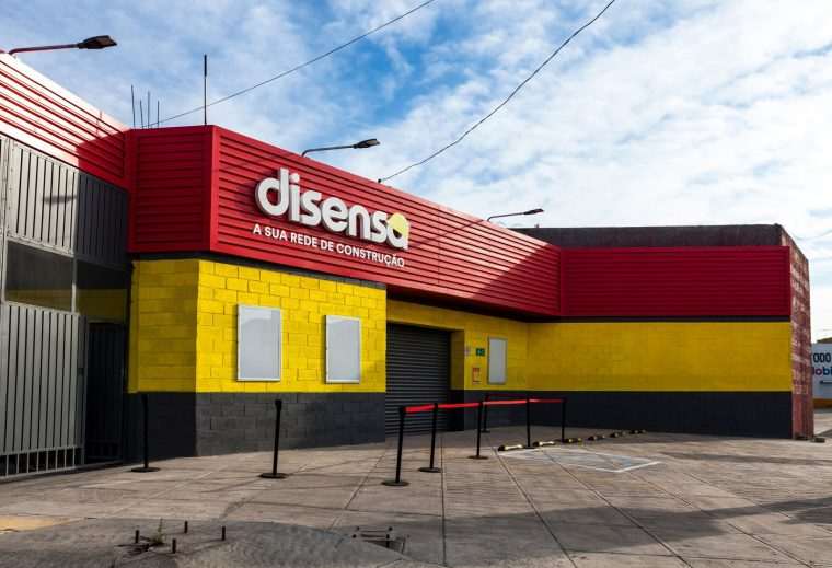 Disensa atrai investidores para o varejo de material de construção