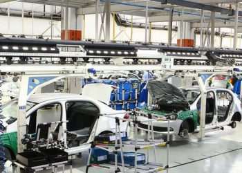 Com falta de componentes eletrônicos, produção de veículos cai 2% em julho - veículos