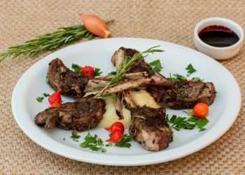 Além de premiar criações culinárias, 21ᵌ edição do Comida di Buteco promove campanha de doações para bares participantes