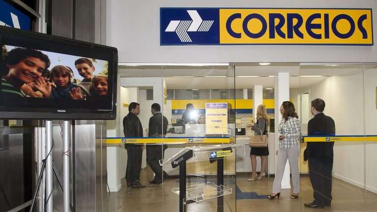 Câmara aprova projeto que abre caminho para venda dos Correios