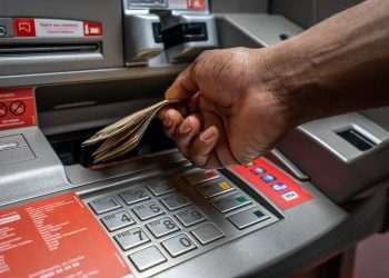 Tecban começa a testar 5G em caixa eletrônico com linguagem de libras