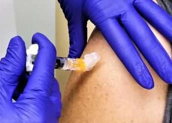 Farmácias Raia e Drogasil aplicam vacina contra a gripe gratuitamente em dezembro