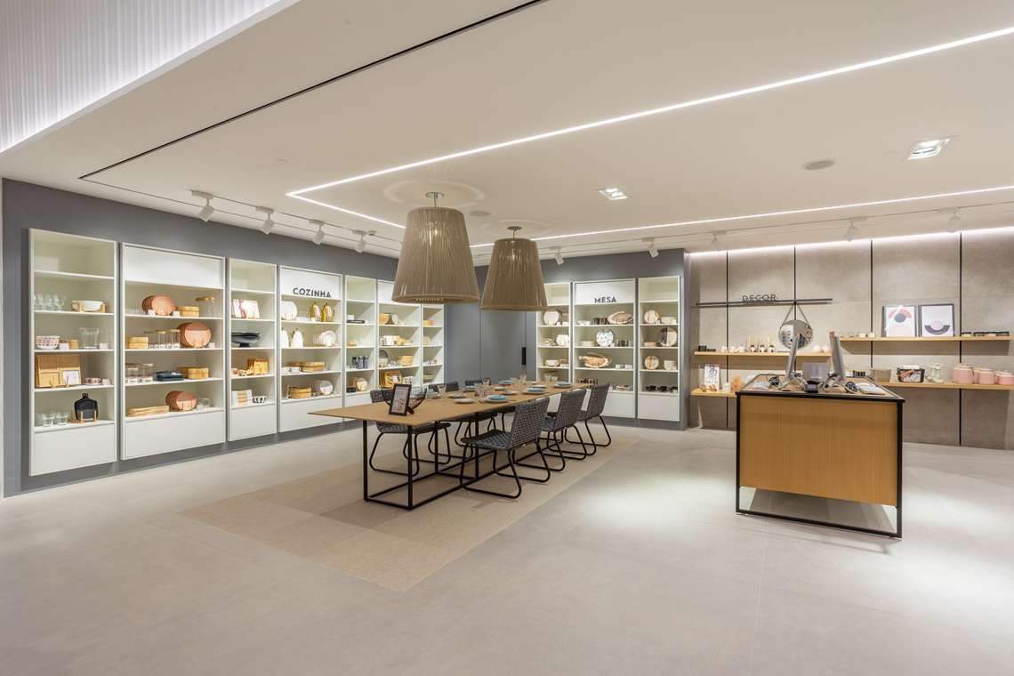 Amaro anuncia abertura de 7 novas lojas físicas até o fim do ano