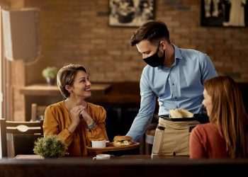 Tíquete médio no foodservice cresce 13% em 2021 e atinge R$ 35,60