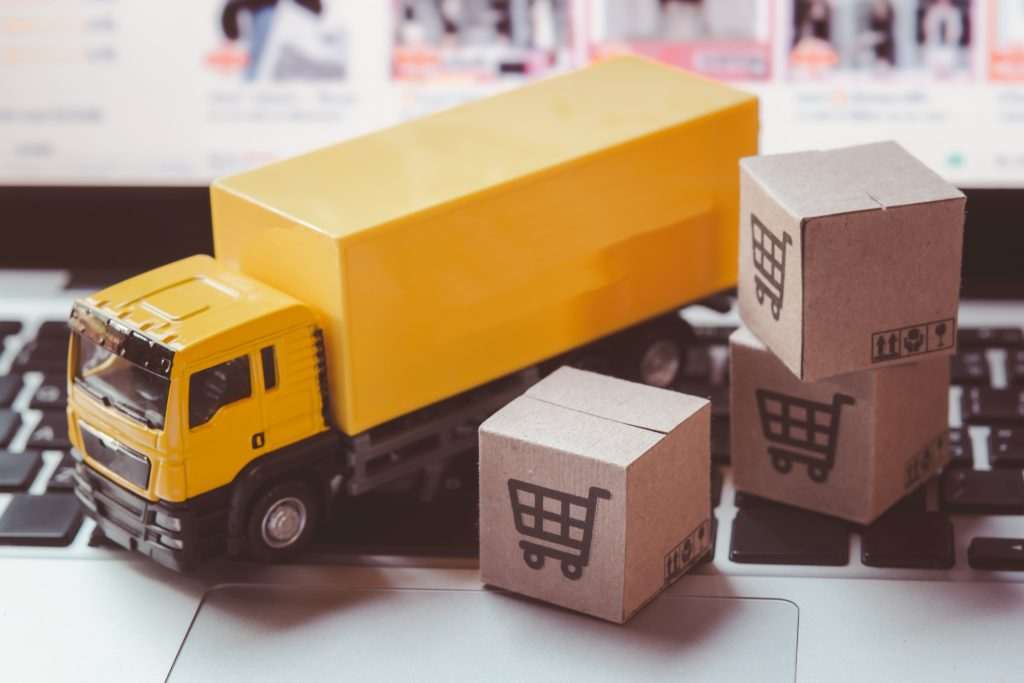 Frete informado no fim da compra online é principal motivo de desistência do cliente