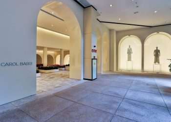 Arezzo compra Carol Bassi por R$ 180 milhões e entra no segmento de roupa feminina