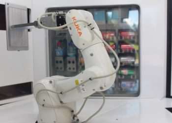 Primeiro fast-food robotizado do mundo passa a operar com franquias