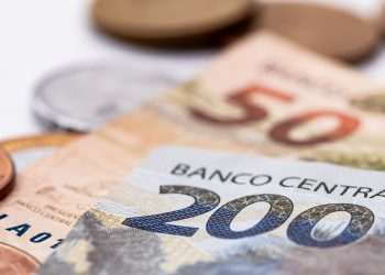 Saque extra do FGTS pode ir a R$ 1 mil e injetar R$ 30 bilhões na economia