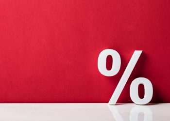 Consumidores brasileiros vão dar preferência a roupas no lugar de geladeiras nos saldões