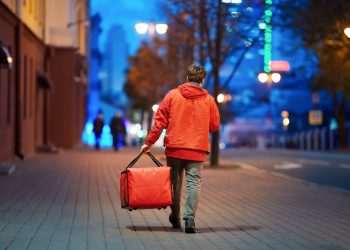 Senado aprova projeto que garante medidas de proteção a entregadores