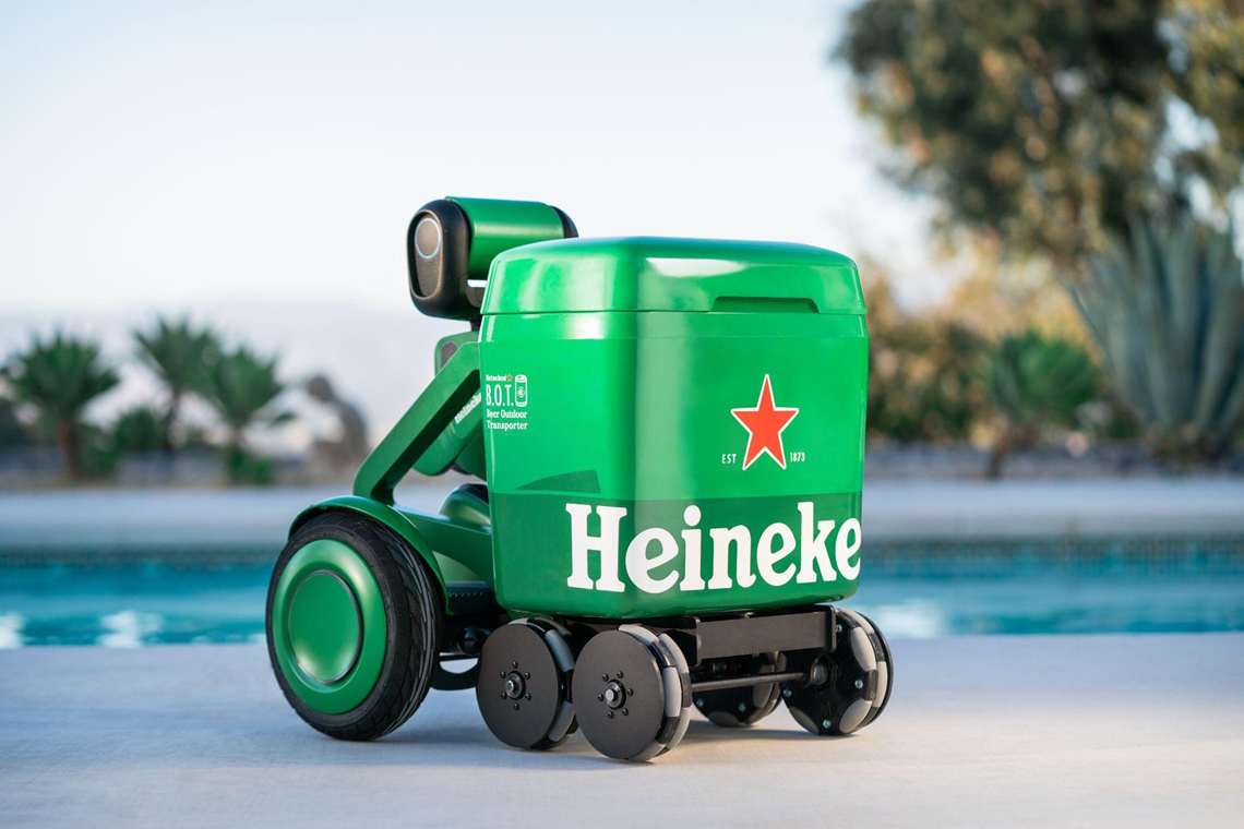 Heineken traz ao Brasil robô que segue o dono transportando cerveja