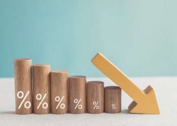 Consumo das famílias cai e prévia do PIB recua 0,40% em outubro