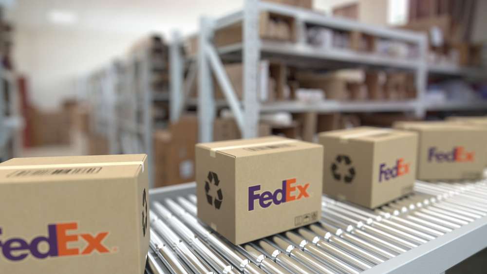 FedEx: ômicron está causando escassez de funcionários e atrasos nas entregas