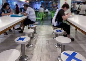 Consumo em bares e restaurantes cai 7,6% em novembro