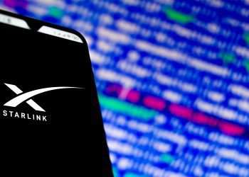 Moraes multa X e Starlink em R$ 5 milhões por burlar bloqueio da rede social