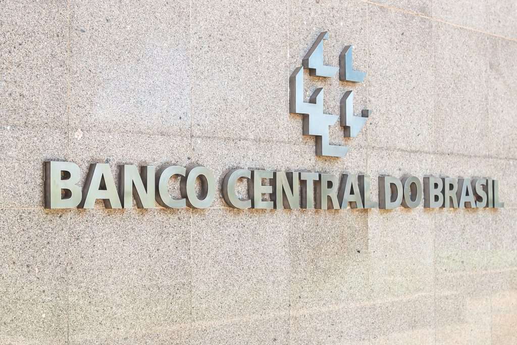 Juros médios cobrados pelos bancos chegam a 42,3% ao ano em janeiro