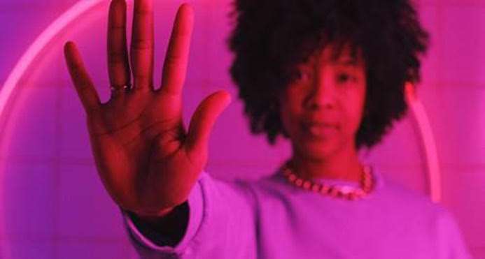 mulheres Johnnie Walker e Women Friendly criam movimento antiassédio em bares e restaurantes