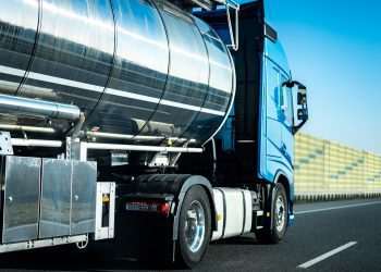 Cegonheiros e transportadores de combustíveis iniciam paralisação nesta sexta