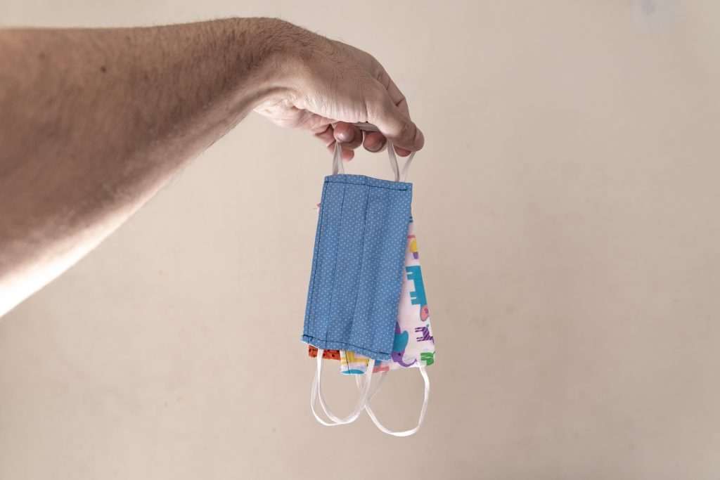 Governo de São Paulo confirma liberação do uso de máscaras ao ar livre