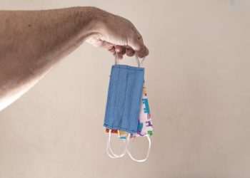 Governo de São Paulo confirma liberação do uso de máscaras ao ar livre