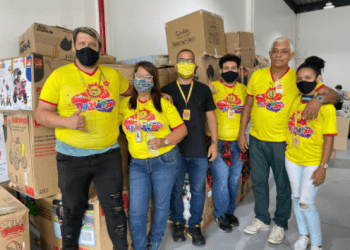 Grupo Ri Happy doa mais de 4.500 brinquedos para crianças de Petrópolis