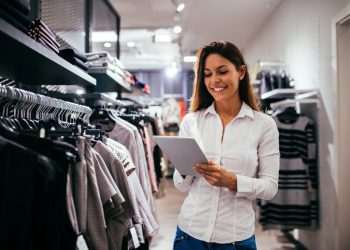 Varejo paulista fecha 2021 com alta de 10,2% e cria 1 milhão de postos de trabalho formais